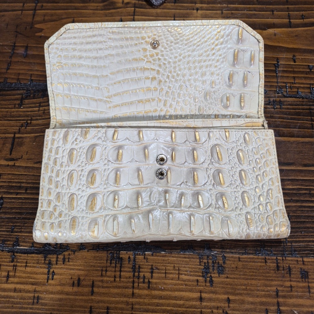 Brahmin Contour Melbourne Leather Tri Fold Wallet Chic Classic Discontinued HTF - Picture 3 of 11